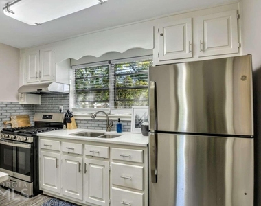 50 Oak Street - Photo Thumbnail 8