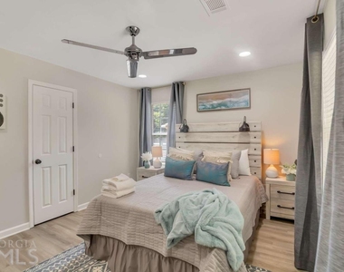5551 Davis Drive - Photo Thumbnail 7