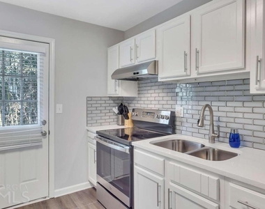 1744 Spring Road - Photo Thumbnail 4