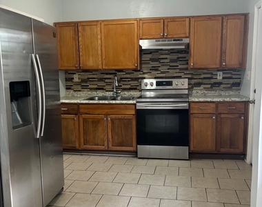 693 Dill Avenue - Photo Thumbnail 4
