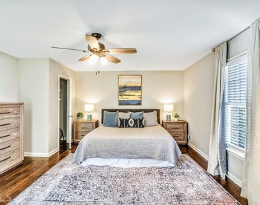 2532 Lakebrook Court - Photo Thumbnail 12