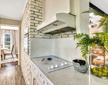 2532 Lakebrook Court - Photo Thumbnail 9