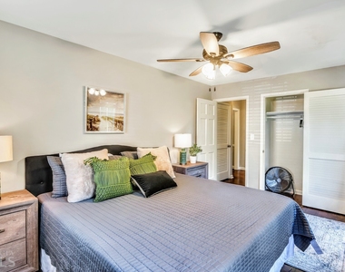 2532 Lakebrook Court - Photo Thumbnail 21