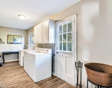 2532 Lakebrook Court - Photo Thumbnail 14