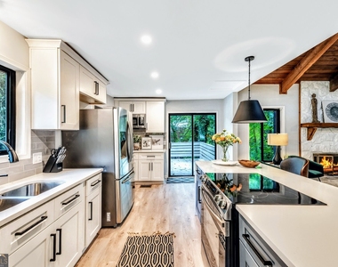 3870 Northpoint Drive - Photo Thumbnail 9