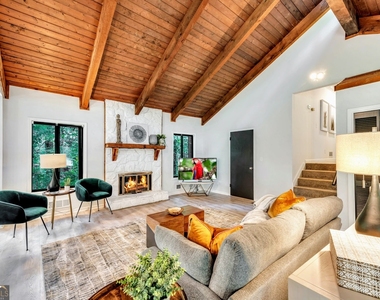 3870 Northpoint Drive - Photo Thumbnail 4