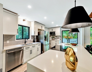 3870 Northpoint Drive - Photo Thumbnail 8