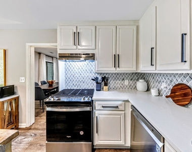 527 Charing Cross Drive - Photo Thumbnail 10