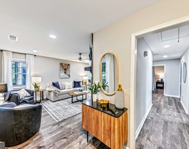 527 Charing Cross Drive - Photo Thumbnail 2