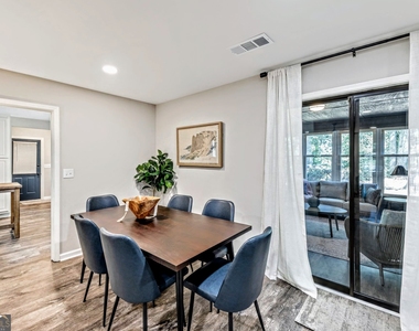 527 Charing Cross Drive - Photo Thumbnail 8
