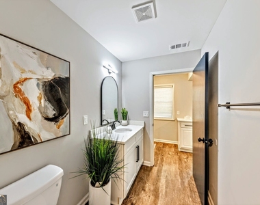527 Charing Cross Drive - Photo Thumbnail 6