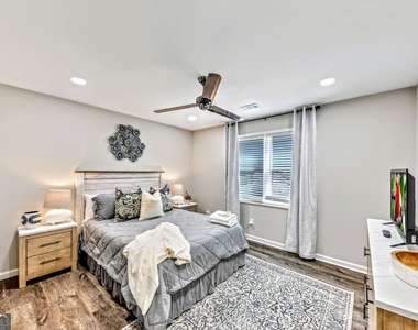 527 Charing Cross Drive - Photo Thumbnail 27
