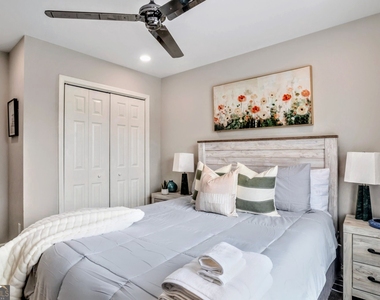 8008 Clearview Circle - Photo Thumbnail 15