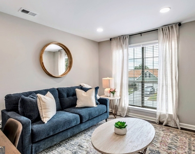 8008 Clearview Circle - Photo Thumbnail 5