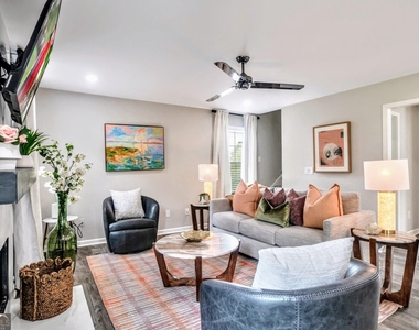 8008 Clearview Circle - Photo Thumbnail 2