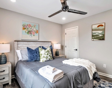 8008 Clearview Circle - Photo Thumbnail 17
