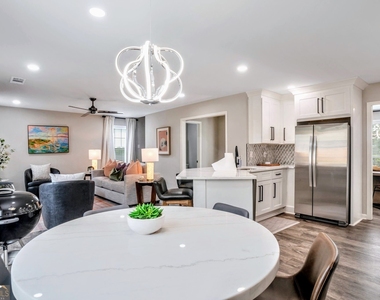8008 Clearview Circle - Photo Thumbnail 11
