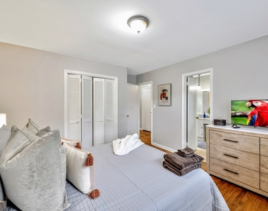 801 Mockingbird Lane - Photo Thumbnail 16