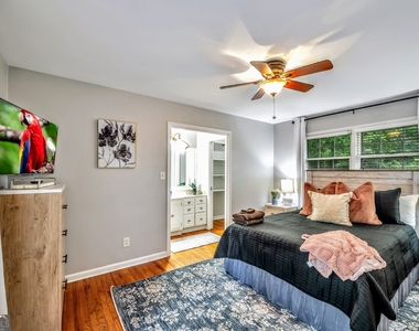 801 Mockingbird Lane - Photo Thumbnail 20