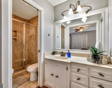 801 Mockingbird Lane - Photo Thumbnail 22