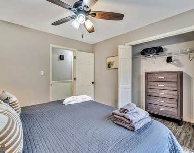 4428 John Drive - Photo Thumbnail 15