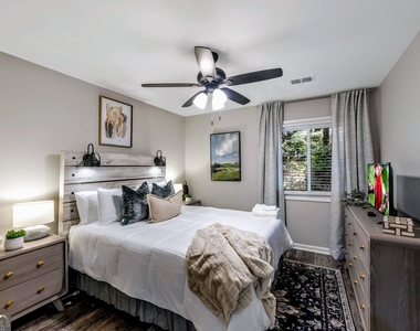 2660 Indian Lake Drive - Photo Thumbnail 18