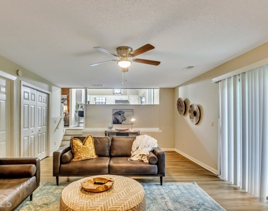 2025 Winsburg Drive Nw - Photo Thumbnail 8