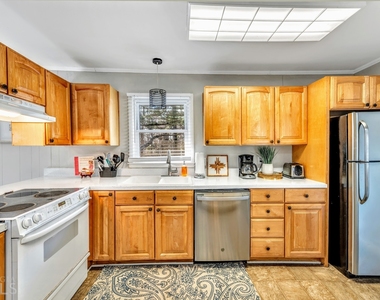 654 Joel Drive - Photo Thumbnail 6