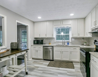 65 Juliana Drive - Photo Thumbnail 5