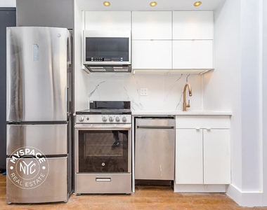1337 Gates Avenue - Photo Thumbnail 1