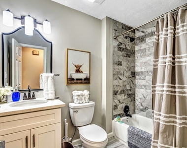 3017 Valley View Drive - Photo Thumbnail 12