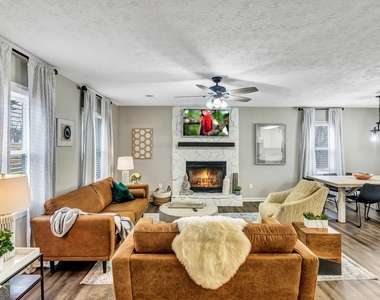 3017 Valley View Drive - Photo Thumbnail 1