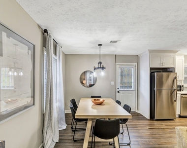 3017 Valley View Drive - Photo Thumbnail 4