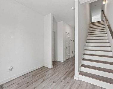 1077 Glen Opal Drive - Photo Thumbnail 4