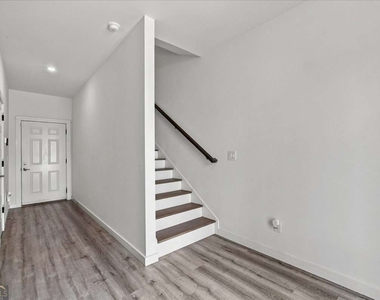 1077 Glen Opal Drive - Photo Thumbnail 5