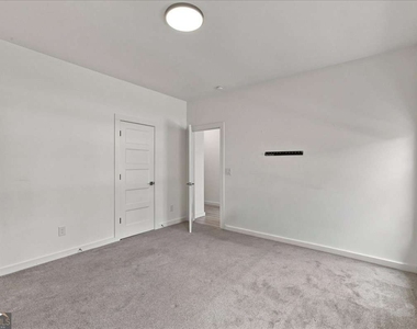 1077 Glen Opal Drive - Photo Thumbnail 6