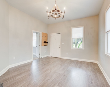 592 Martin Street Se - Photo Thumbnail 3