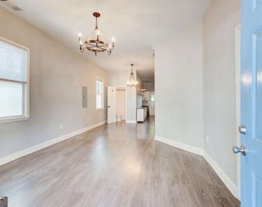 592 Martin Street Se - Photo Thumbnail 2
