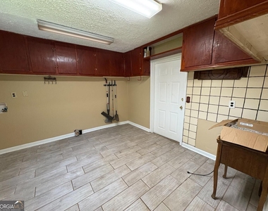 599 Gordon Street - Photo Thumbnail 10