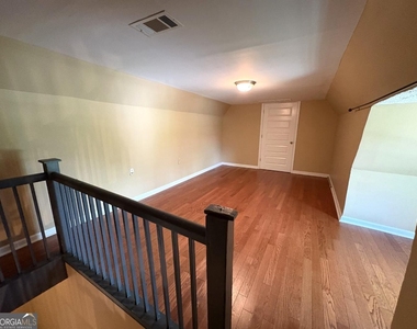 599 Gordon Street - Photo Thumbnail 18
