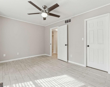 434 Mcgill Place Ne - Photo Thumbnail 22