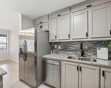 434 Mcgill Place Ne - Photo Thumbnail 4