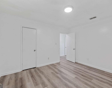 117 Tanglewood Drive - Photo Thumbnail 12