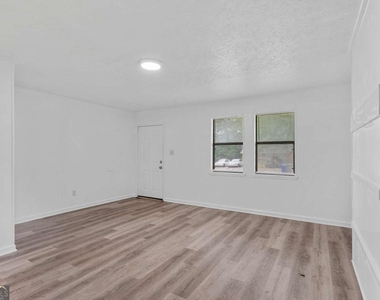 117 Tanglewood Drive - Photo Thumbnail 4