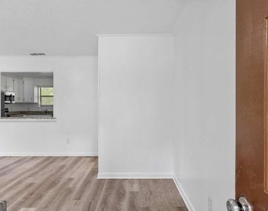 117 Tanglewood Drive - Photo Thumbnail 1