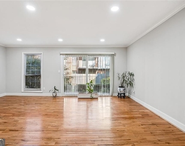 6851 Roswell Road - Photo Thumbnail 9