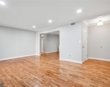6851 Roswell Road - Photo Thumbnail 10
