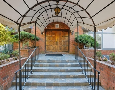 6851 Roswell Road - Photo Thumbnail 17