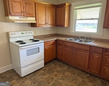 135 Fairview Avenue - Photo Thumbnail 3