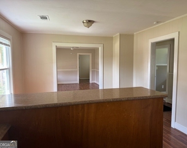 135 Fairview Avenue - Photo Thumbnail 4